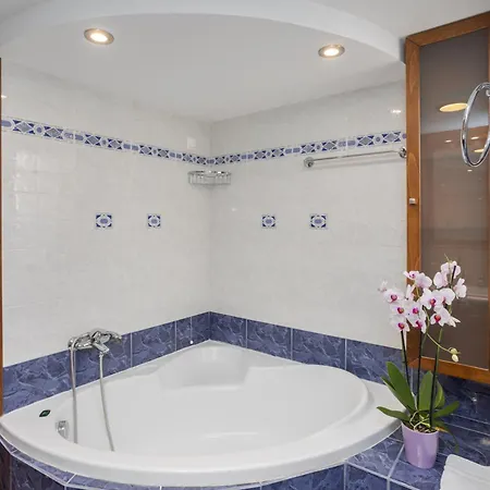 Zenmar Apartment