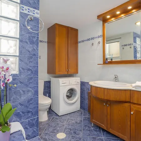 Zenmar Apartment